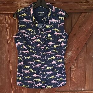 Reel Legends Mariner Performance sleeveless button front shirt. Small. New.